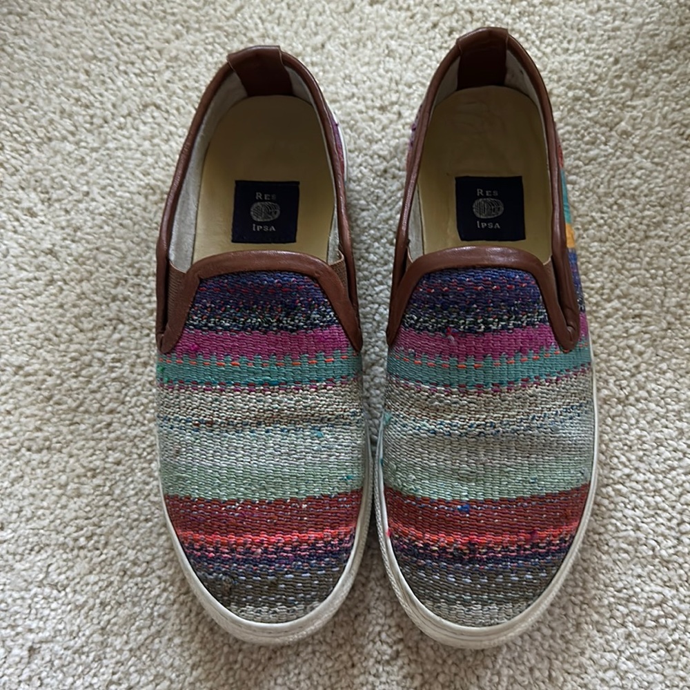 Res iPsa slip on sneakers